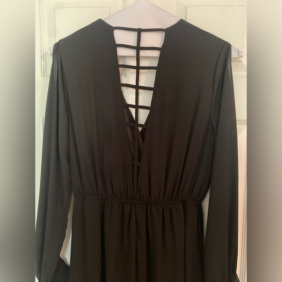 Cute open sleeve/open back dress - Picture 5 of 7